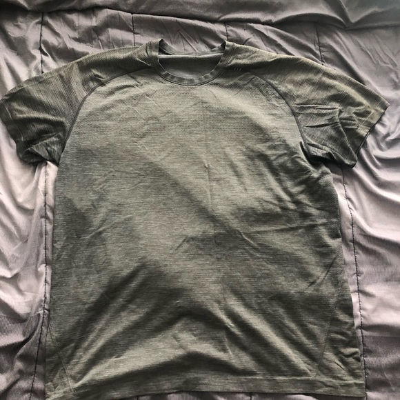 lululemon athletica Other - Lululemon Metal Vent Tech Shirt